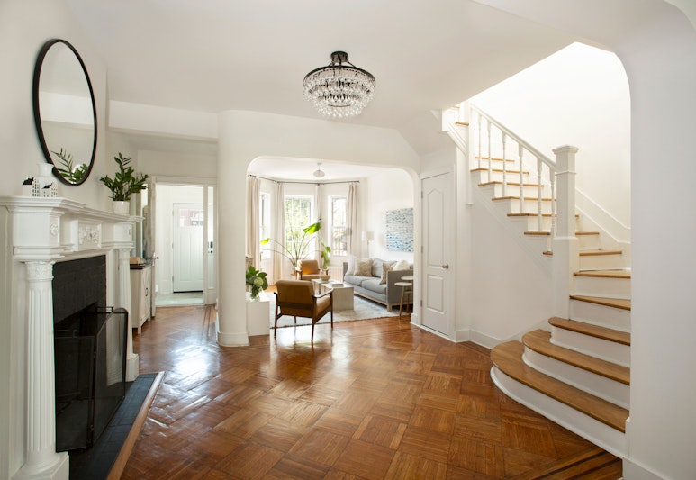 12 Martense Court, Flatbush, Brooklyn, New York - 3 Bedrooms  
2.5 Bathrooms  
10 Rooms - 