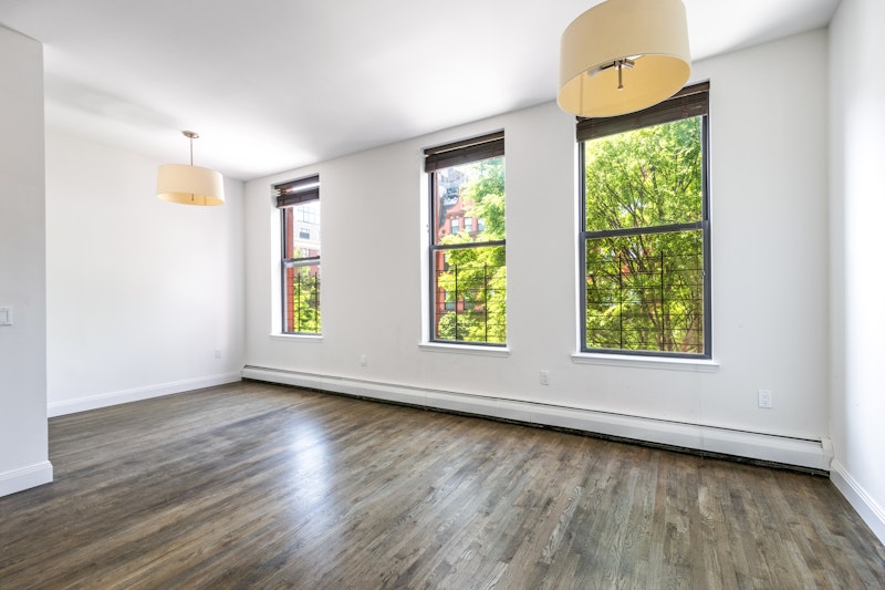 2069 Fifth Avenue, Harlem, Upper Manhattan, NYC - 2 Bedrooms  
1 Bathrooms  
4 Rooms - 