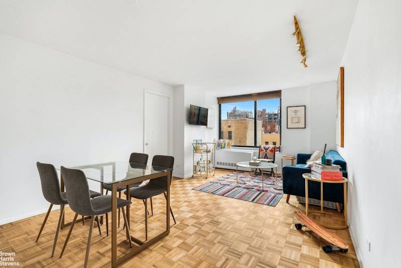270 West 17th Street 6C, Chelsea, Downtown, NYC - 2 Bedrooms  
2 Bathrooms  
4 Rooms - 