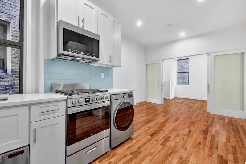34 East 4th Street 4Re, Noho, Downtown, NYC - 1 Bedrooms  
1 Bathrooms  
3 Rooms - 