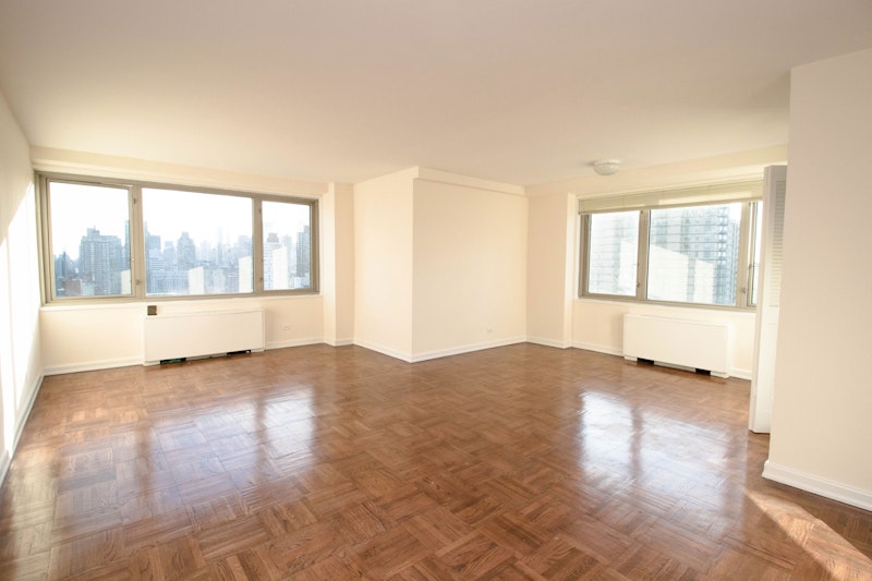 444 East 82nd Street 15A, Upper East Side, Upper East Side, NYC - 2 Bedrooms  
2 Bathrooms  
4.5 Rooms - 