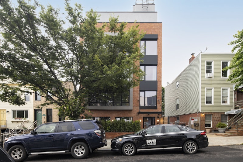 353 20th Street 2, Greenwood Heights, Brooklyn, New York - 3 Bedrooms  
2 Bathrooms  
6 Rooms - 