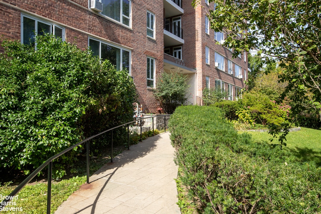 5355 Henry Hudson Parkway West Riverdale Bronx NY 10471
