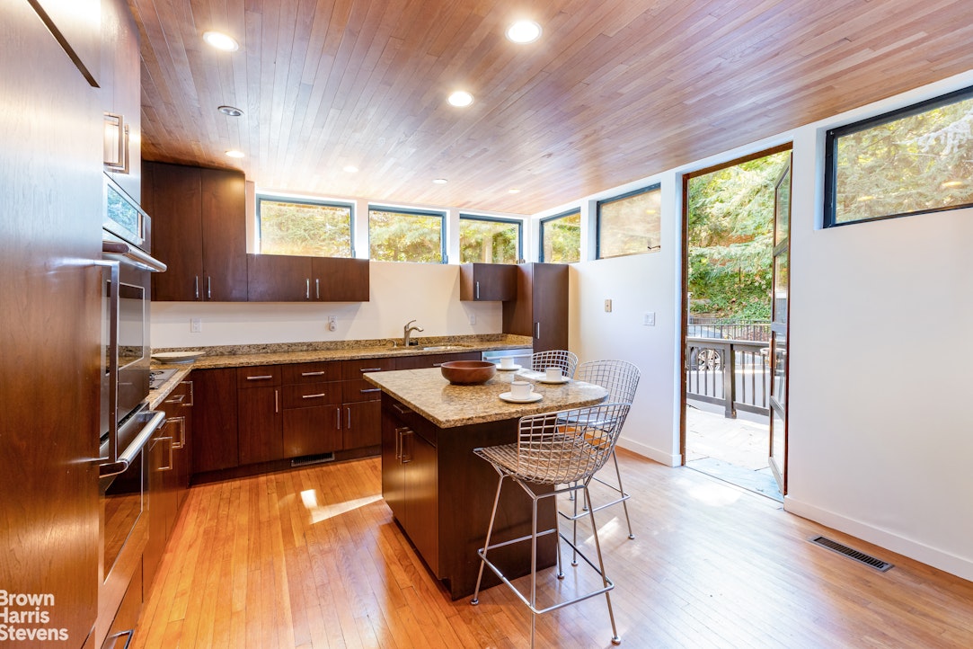 712 Ladd Road North Riverdale Bronx NY 10471