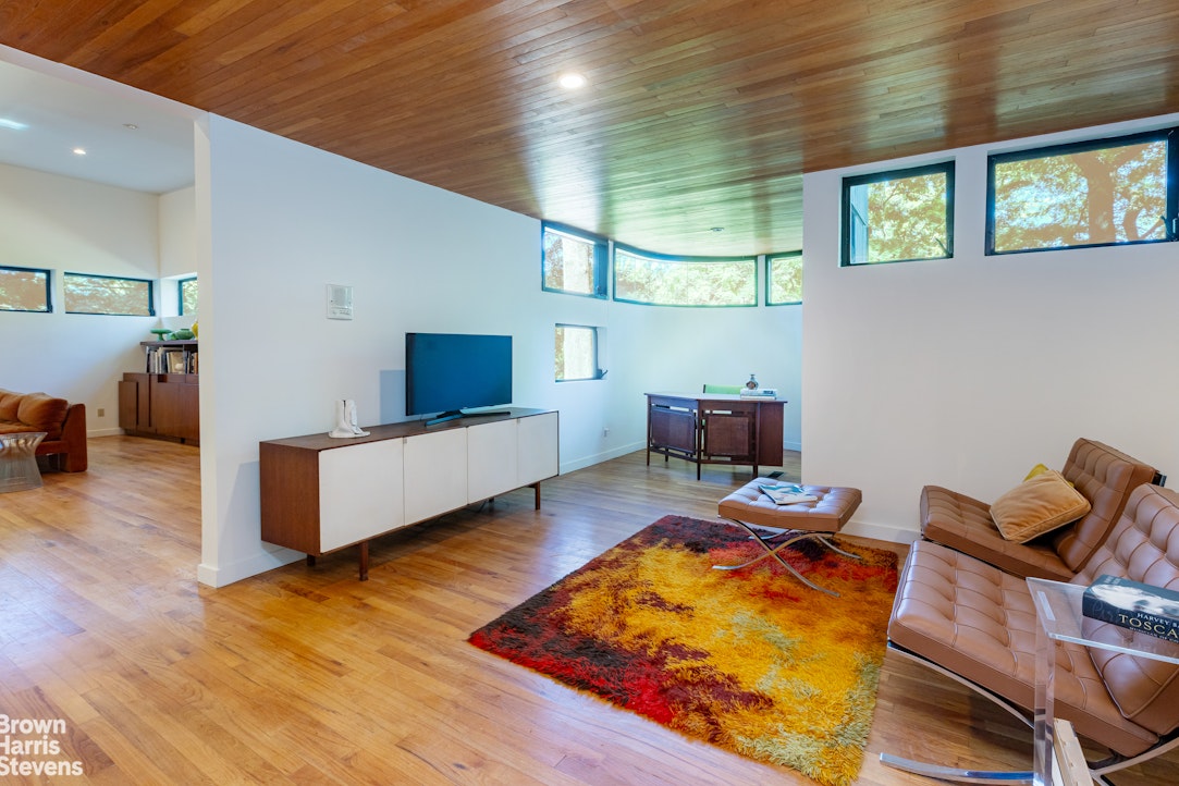 712 Ladd Road North Riverdale Bronx NY 10471