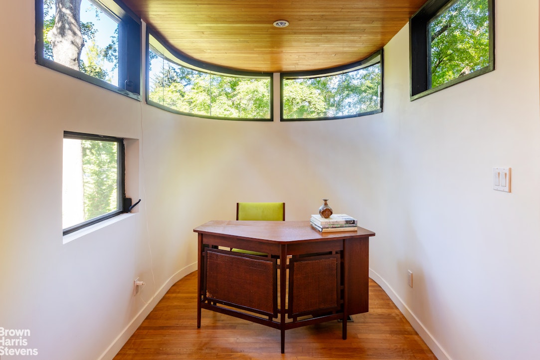 712 Ladd Road North Riverdale Bronx NY 10471