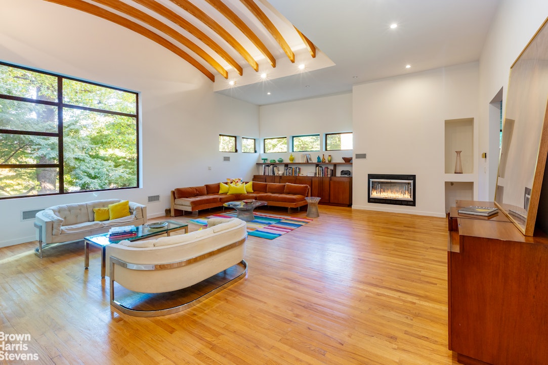 712 Ladd Road North Riverdale Bronx NY 10471