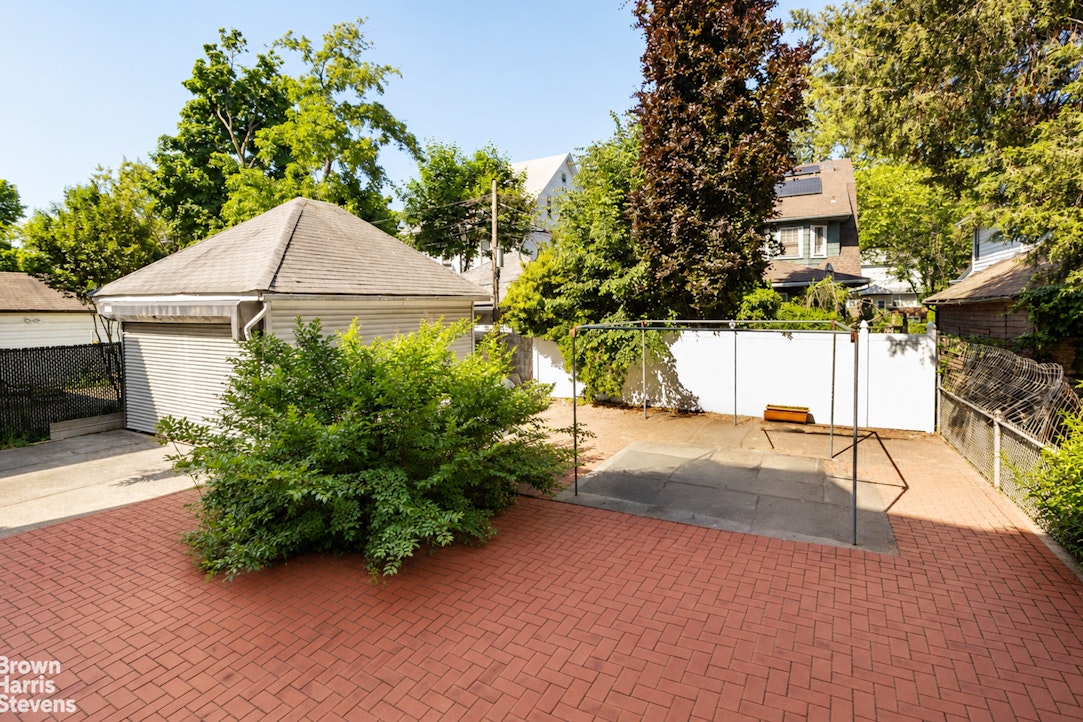 558 East 23rd Street Ditmas Park Brooklyn NY 11210