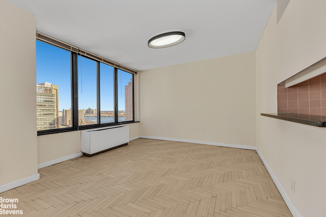 300 East 93rd Street 17D Upper East Side New York NY 10128