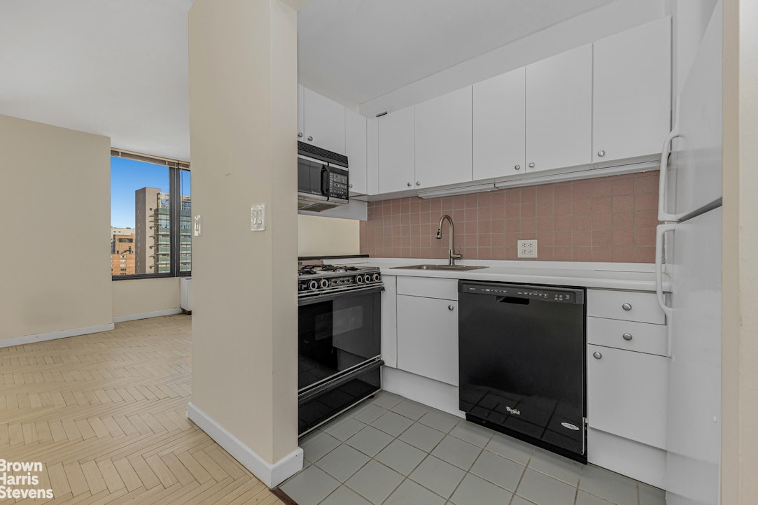 300 East 93rd Street 17D Upper East Side New York NY 10128