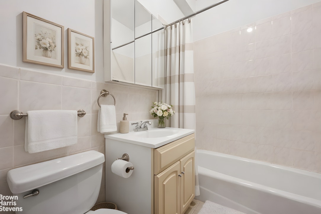 186 East 2nd Street 5 E. Greenwich Village New York NY 10009