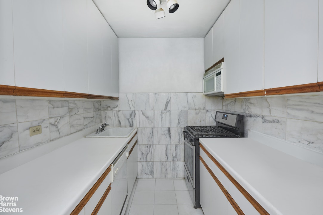 300 East 33rd Street 2LK Kips Bay New York NY 10016