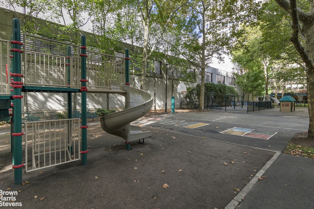 300 East 33rd Street 2LK Kips Bay New York NY 10016