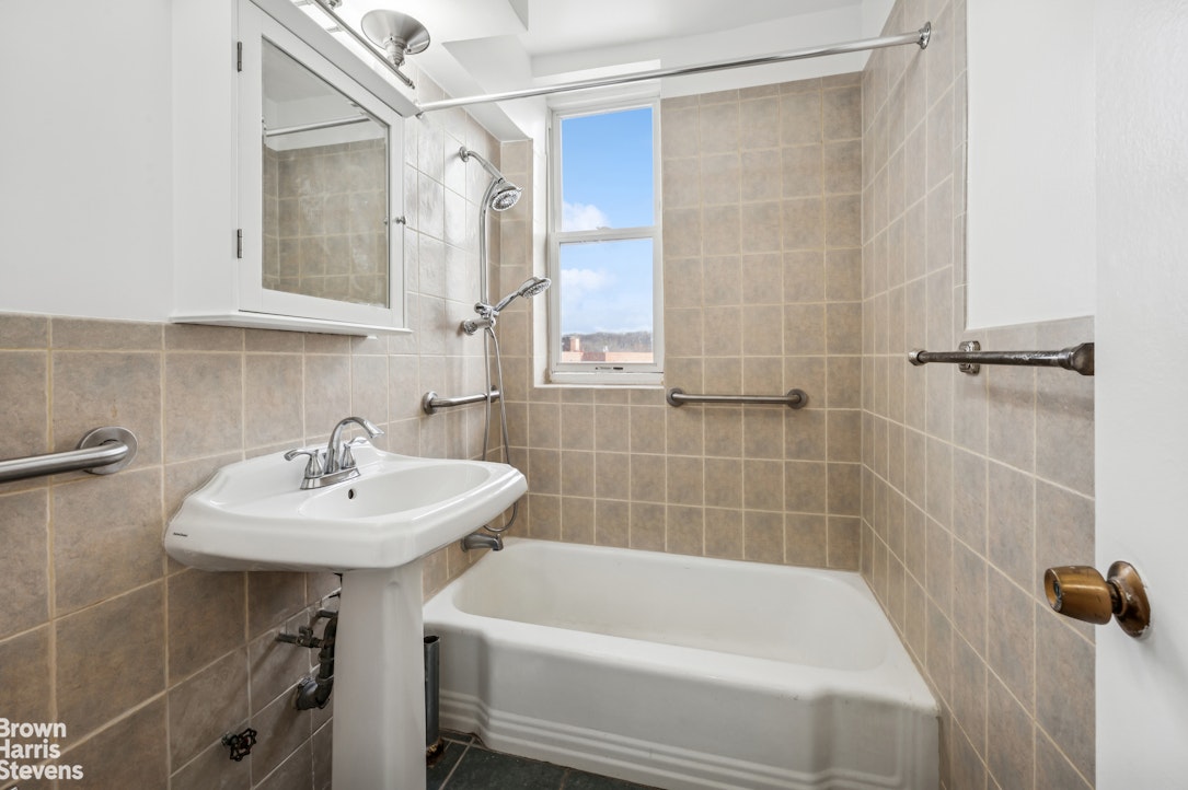 5730 Mosholu Avenue 5F North Riverdale Bronx NY 10471