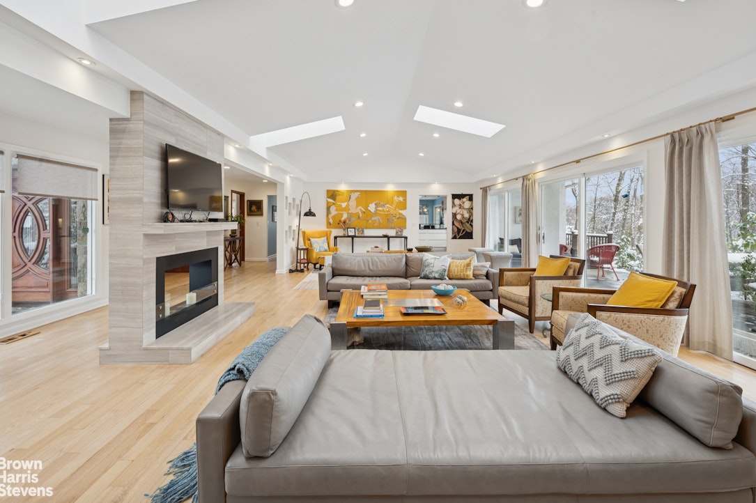 383 West 254th Street North Riverdale Bronx NY 10471