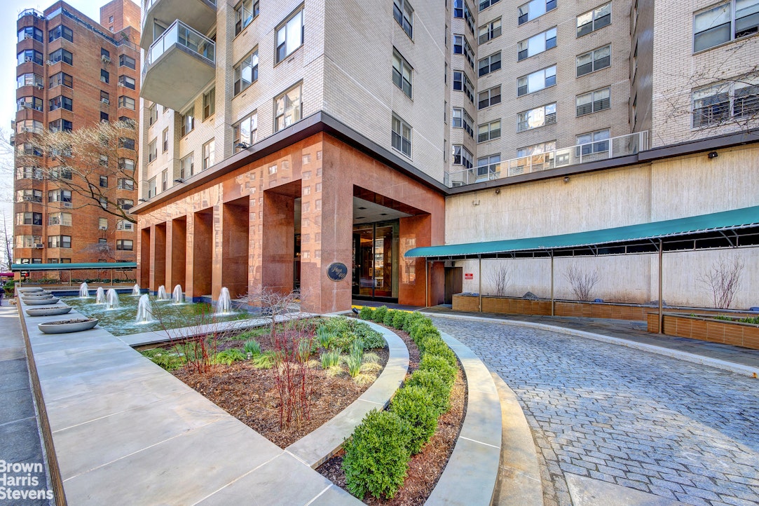 400 East 56th Street 11N Sutton Place New York NY 10022