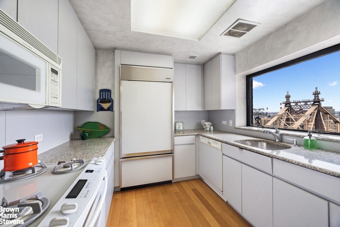 425 East 58th Street Sutton Place New York NY 10022