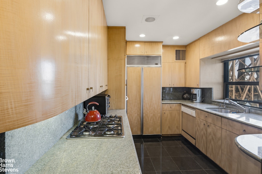 425 East 58th Street 15F Sutton Place New York NY 10022