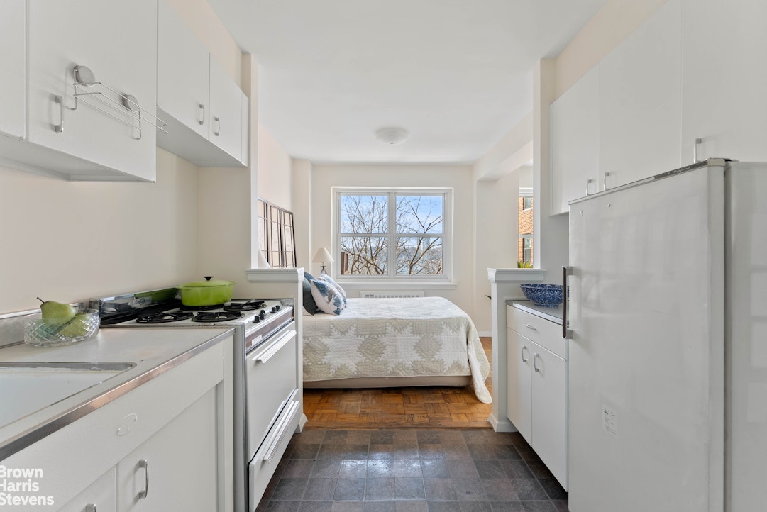 11 Riverside Drive 6HW Upper West Side New York NY 10023