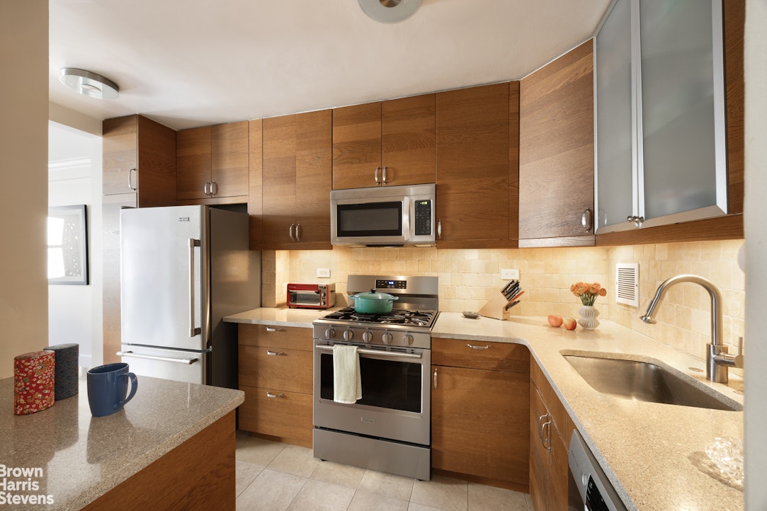 200 East 27th Street 6R Kips Bay New York NY 10016