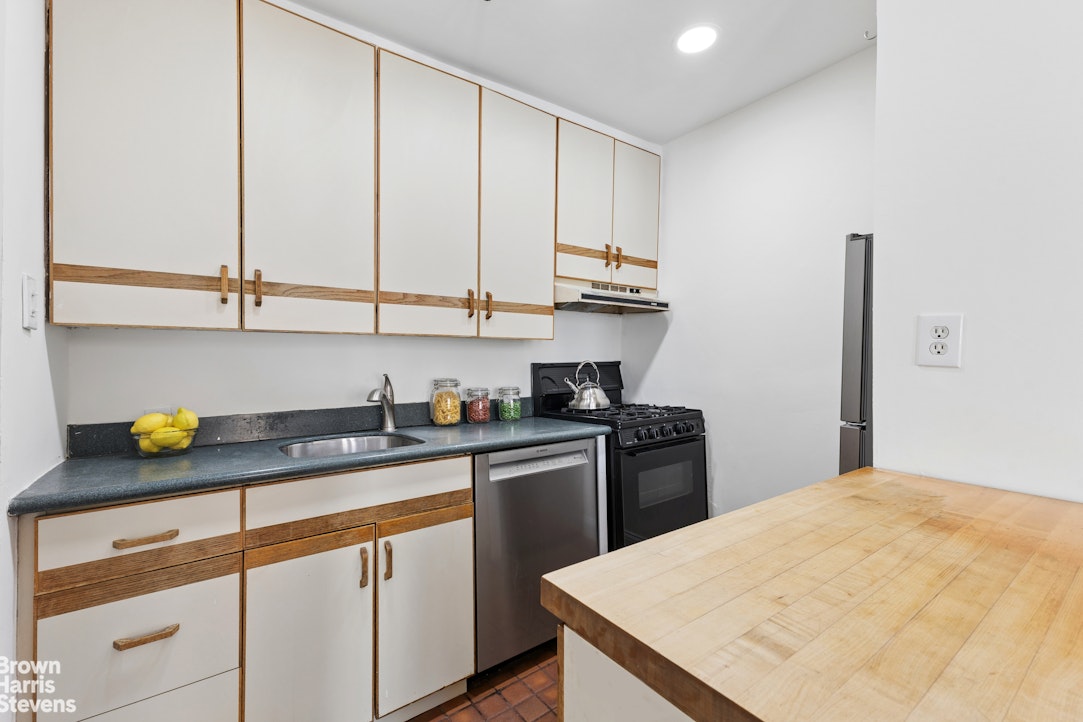 31 Pierrepont Street 3B Brooklyn Heights Brooklyn NY 11201