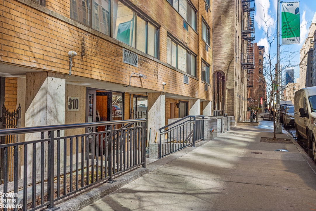 310 West 56th Street 9H Clinton New York NY 10019