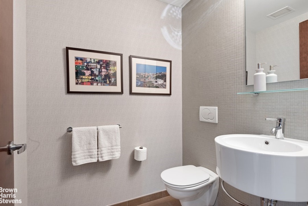 462 West 58th Street 1A Clinton New York NY 10019