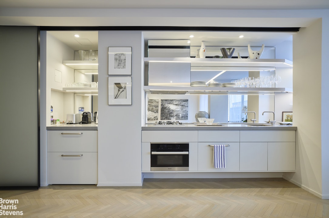 17 West 54th Street 8B Midtown West New York NY 10019