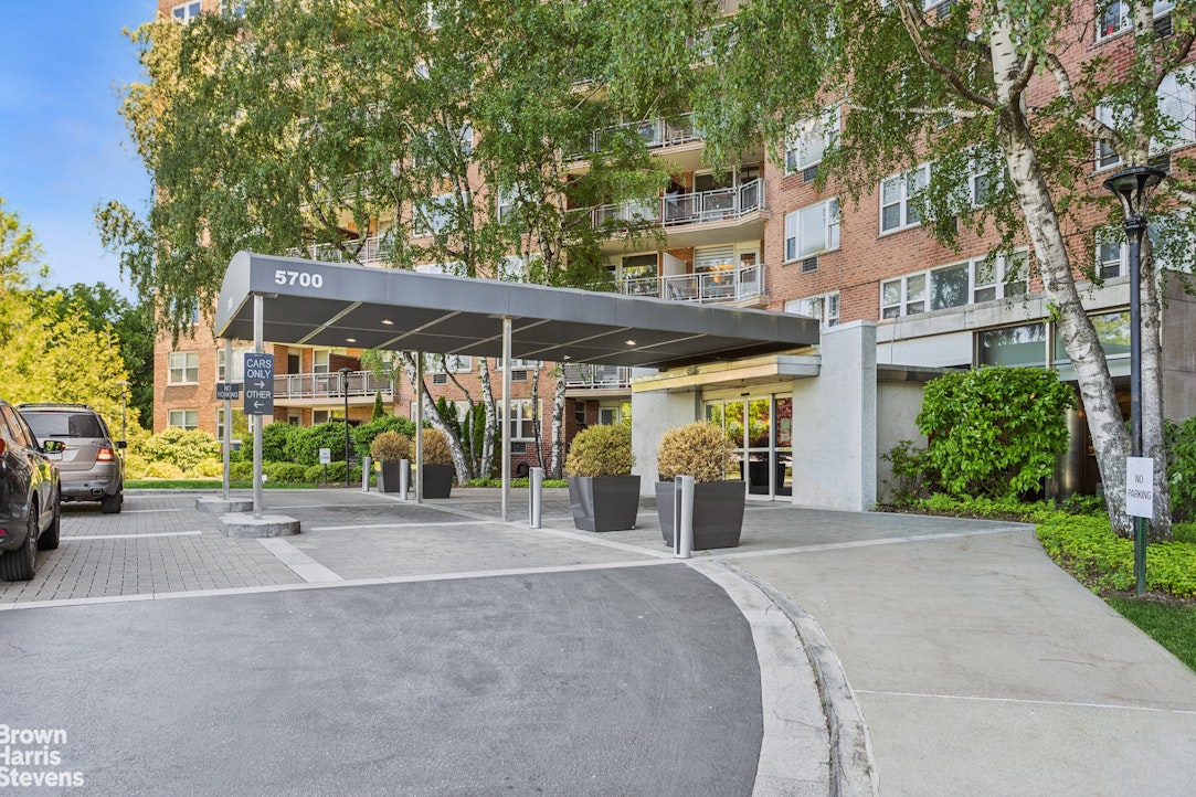 5700 Arlington Avenue 21R Riverdale Bronx NY 10471