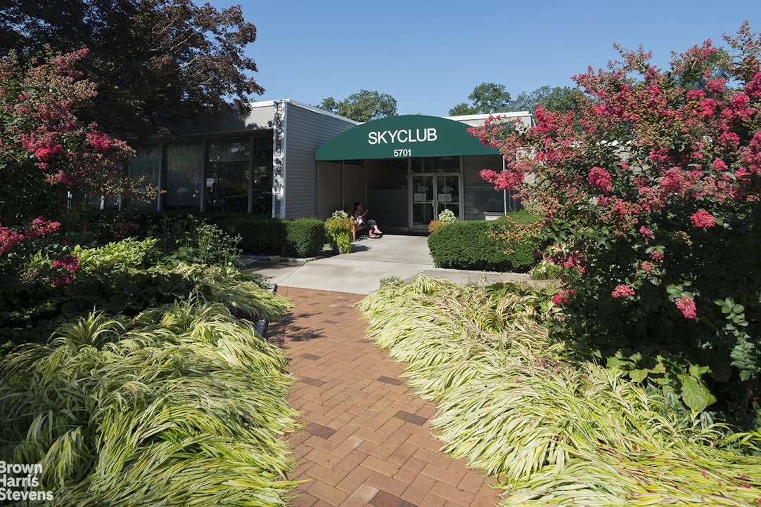 5700 Arlington Avenue 21R Riverdale Bronx NY 10471