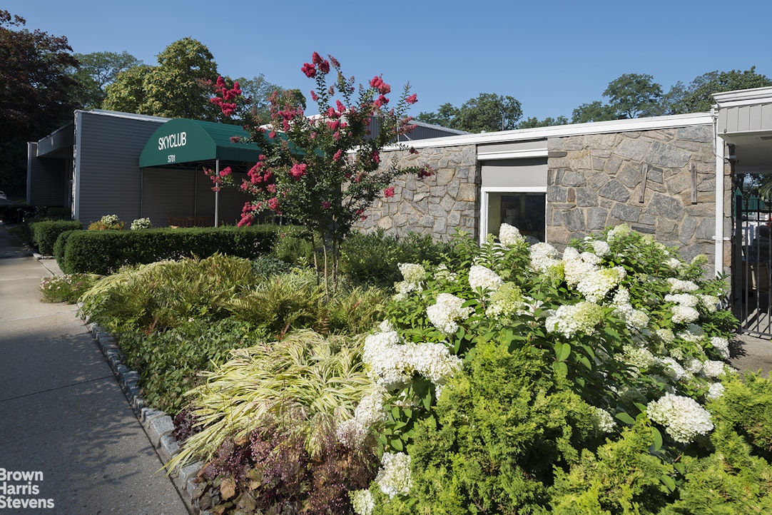 5700 Arlington Avenue 21R Riverdale Bronx NY 10471