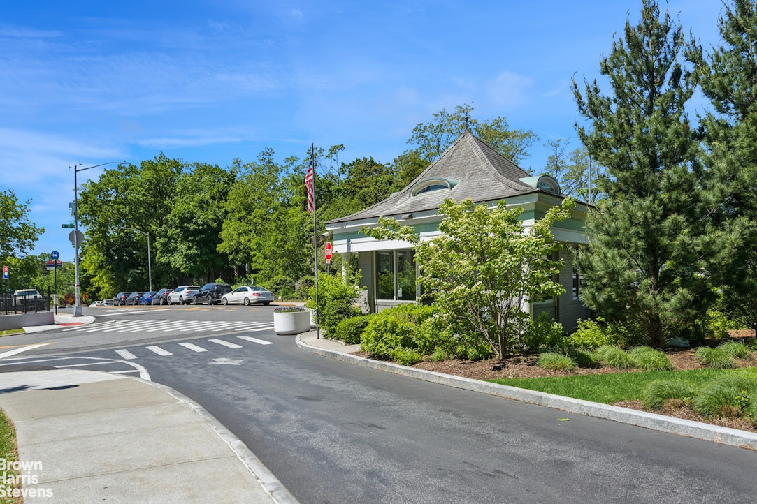 5700 Arlington Avenue 21R Riverdale Bronx NY 10471