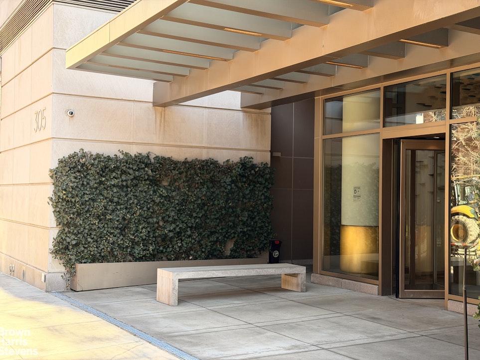 305 East 51st Street 6H Turtle Bay New York NY 10022