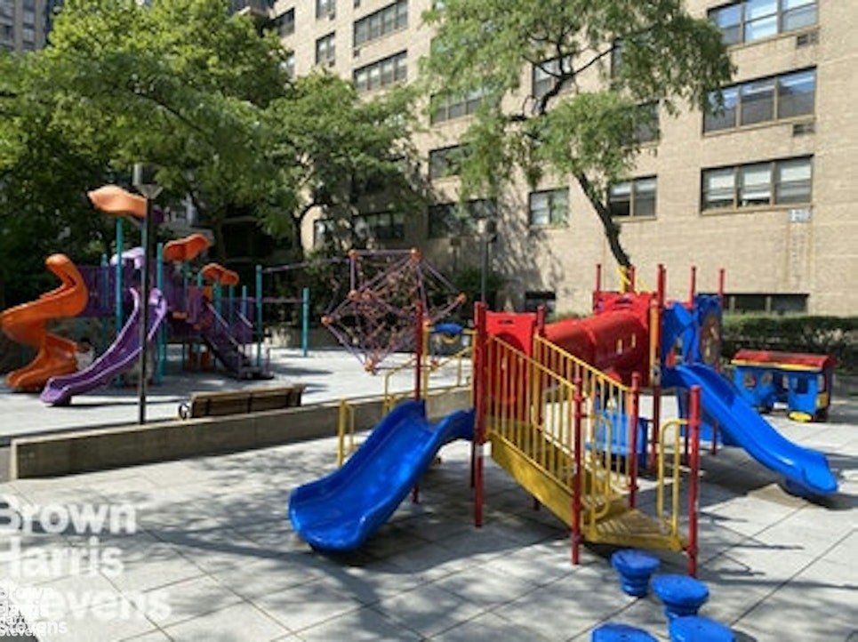 142 West End Avenue 18RS Lincoln Square New York NY 10023