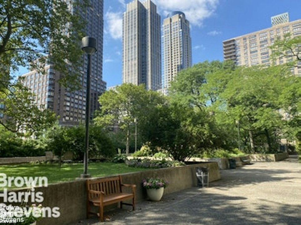 142 West End Avenue 18RS Lincoln Square New York NY 10023