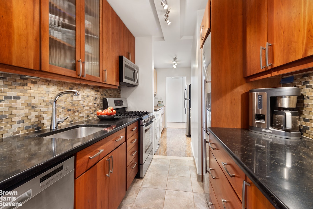 142 West End Avenue 18RS Lincoln Square New York NY 10023