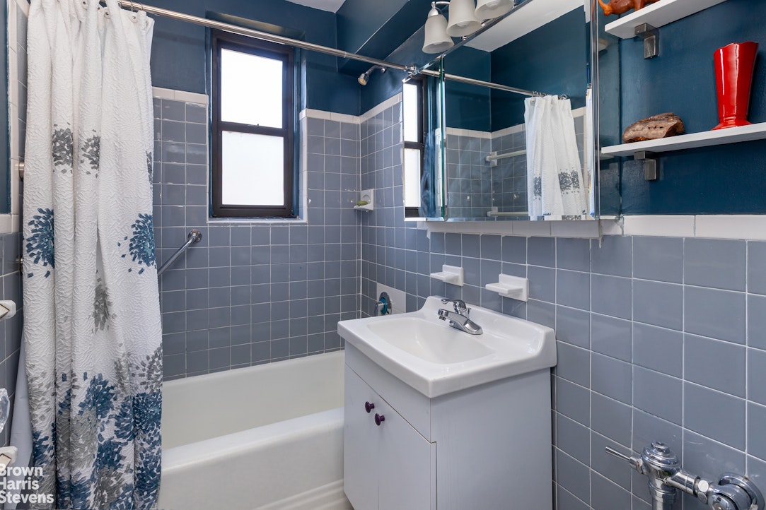 2550 Independence Avenue 6CD Spuyten Duyvil Bronx NY 10463