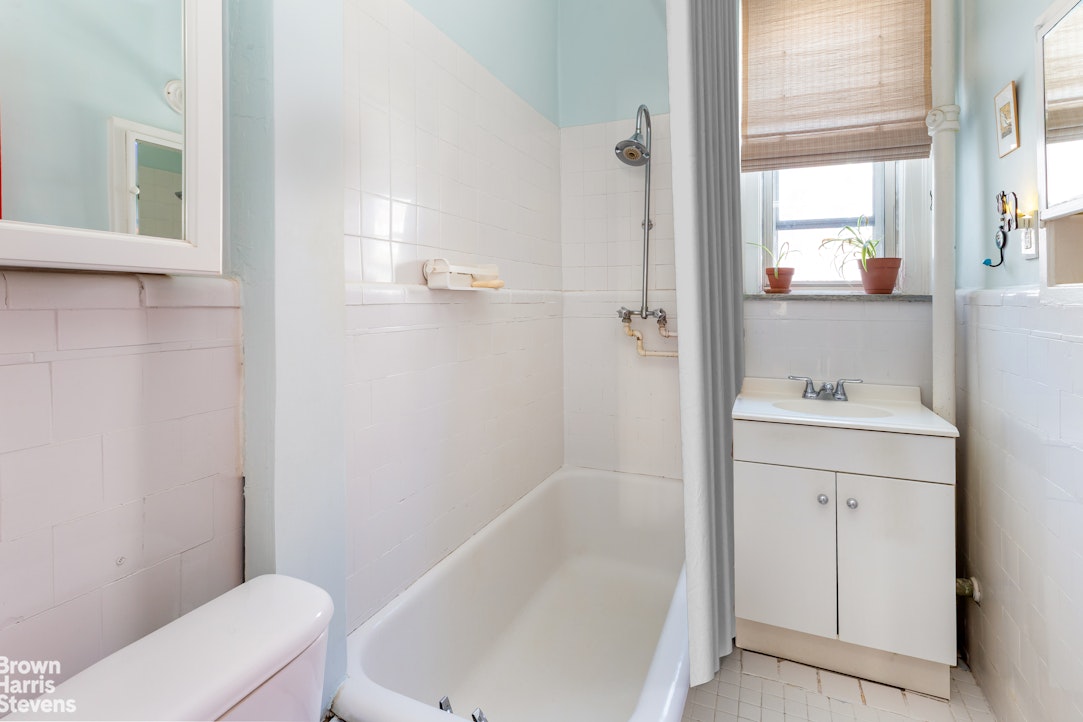 35-28 80th Street 22 Jackson Heights Queens NY 11372