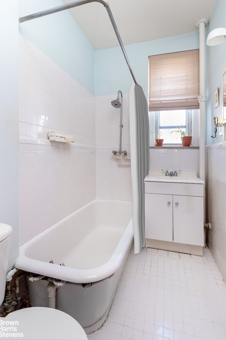 35-28 80th Street 22 Jackson Heights Queens NY 11372