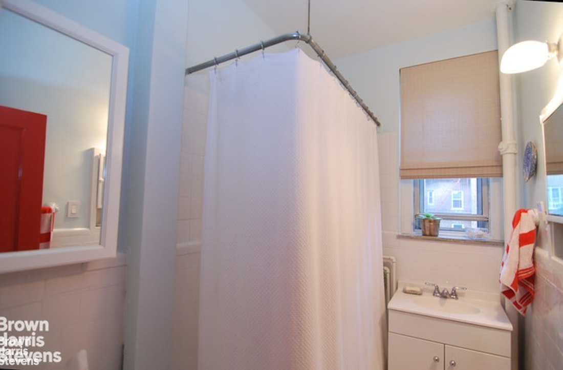 35-28 80th Street 22 Jackson Heights Queens NY 11372