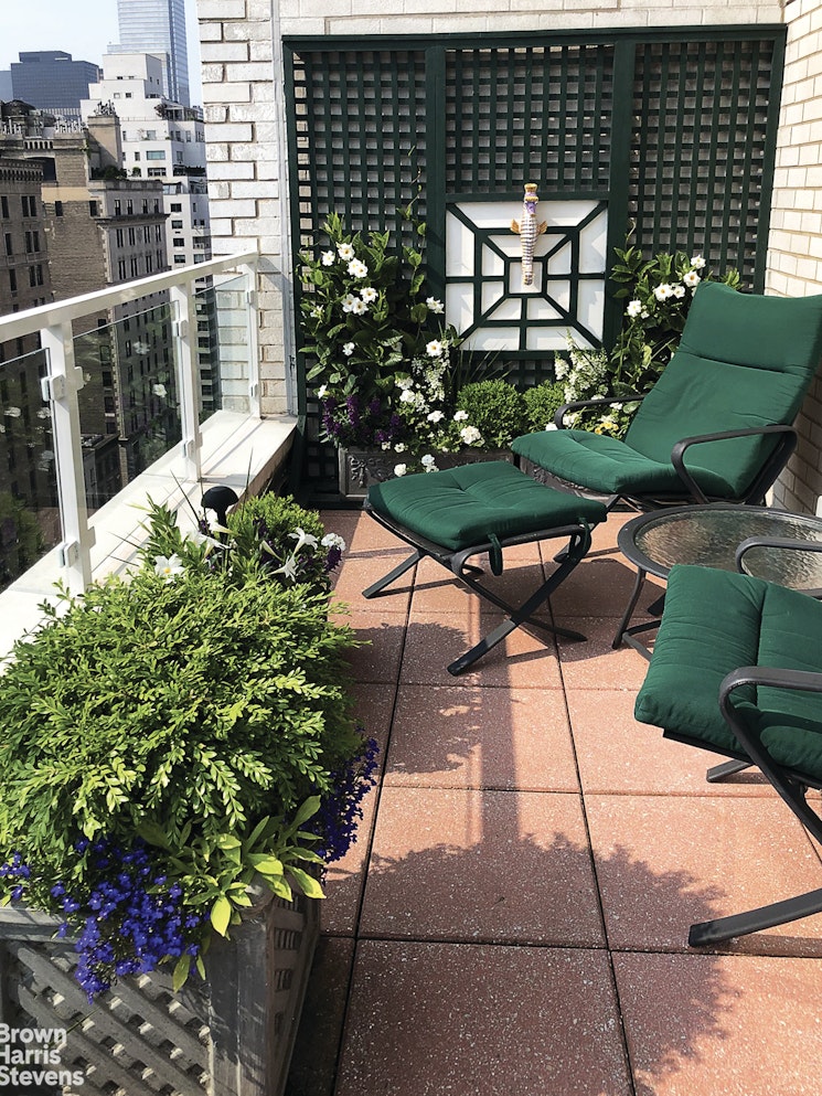 650 Park Avenue 17B Upper East Side New York NY 10065