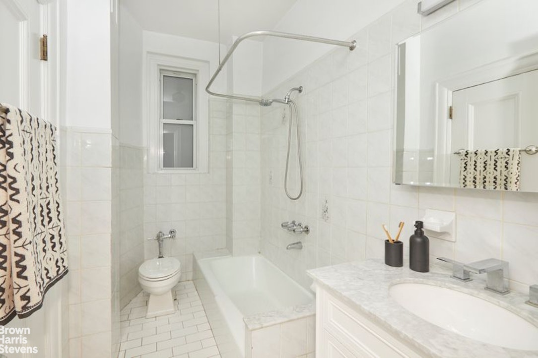 200 West 54th Street 11J Midtown West New York NY 10019