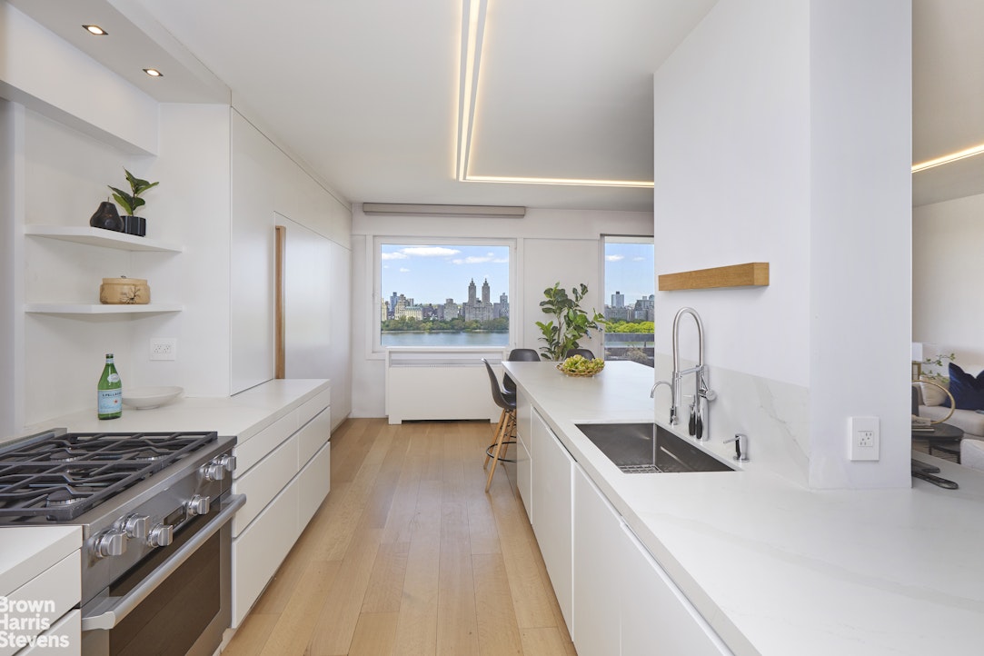 45 East 89th Street 21E Carnegie Hill New York NY 10128