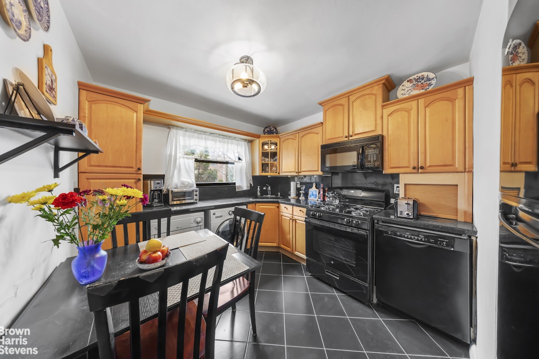 220-34 75th Avenue 201B1 Oakland Gardens Queens NY 11364