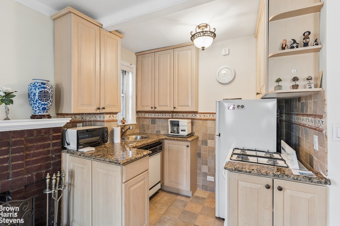 150 Burns Street 3F Forest Hills Queens NY 11375