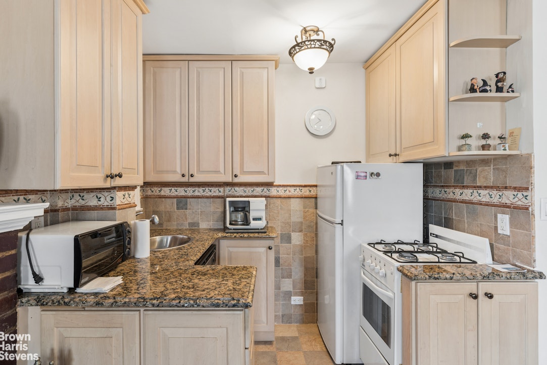 150 Burns Street 3F Forest Hills Queens NY 11375