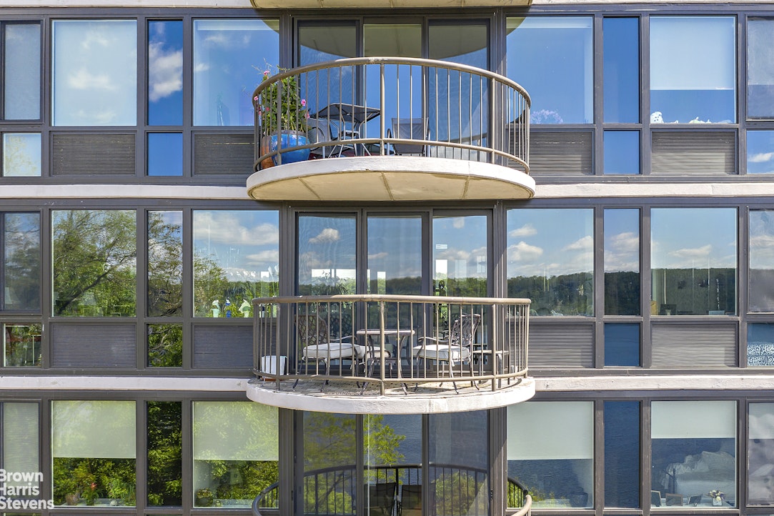 2521 Palisade Avenue 11B Spuyten Duyvil Bronx NY 10463