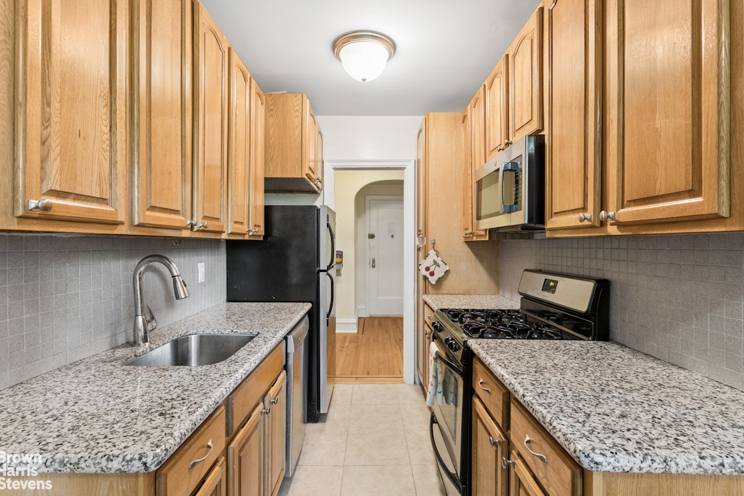 73-20 Austin Street 3O Forest Hills Queens NY 11375