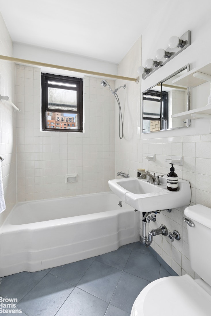 245 East 25th Street 12J Kips Bay New York NY 10010
