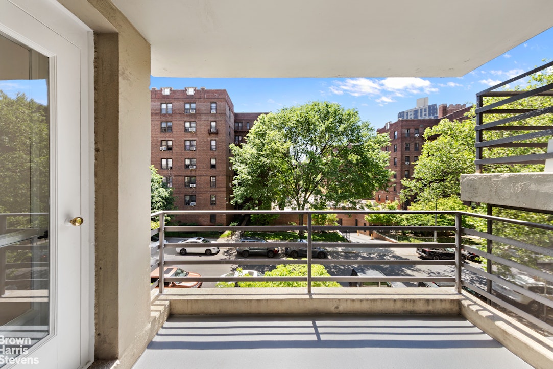 98-41 64th Road 3G Forest Hills Queens NY 11374